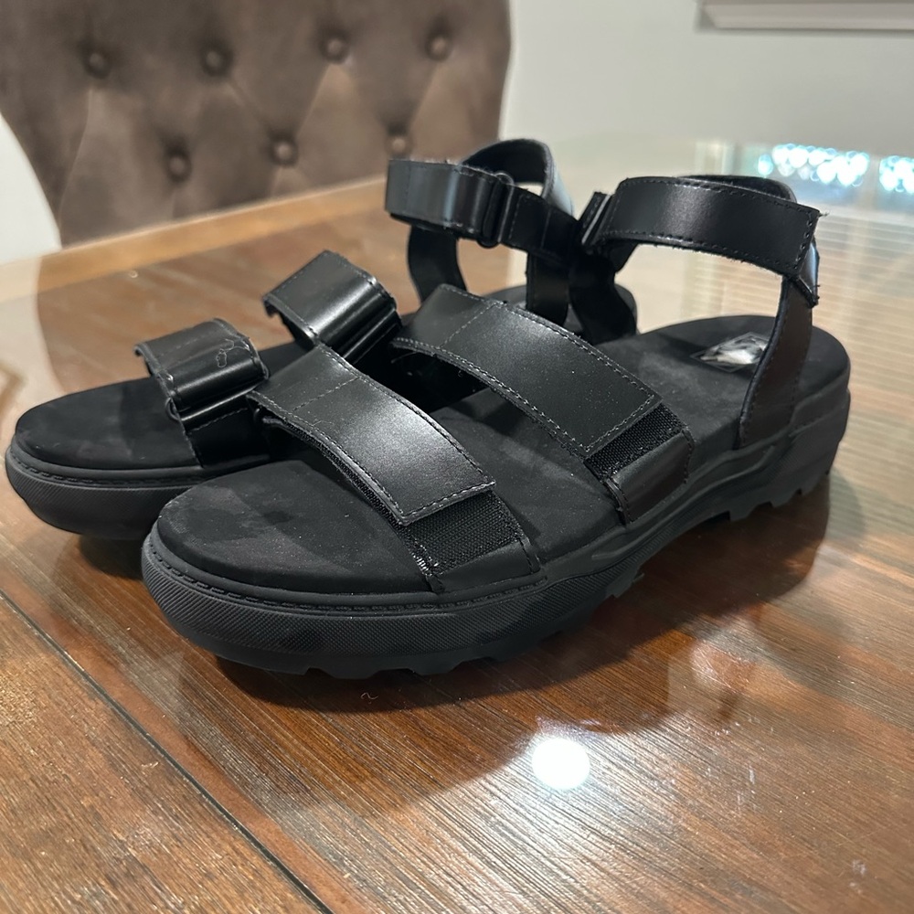 New Woman’s Vans Colfax Black Sandals Size 10